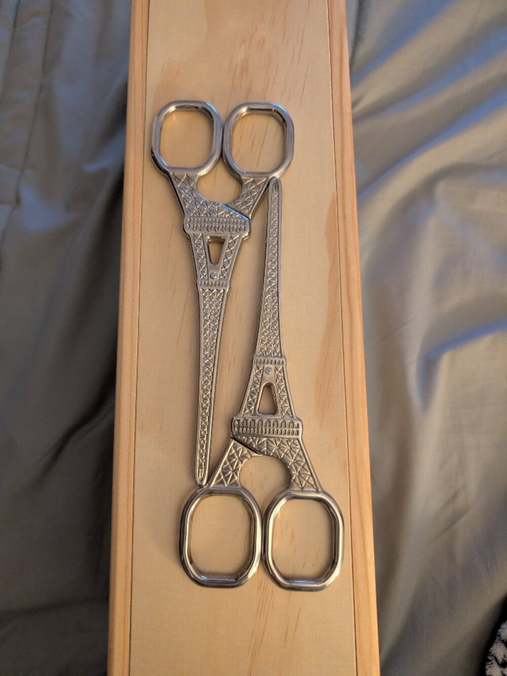 Eiffel Tower scissors (both)